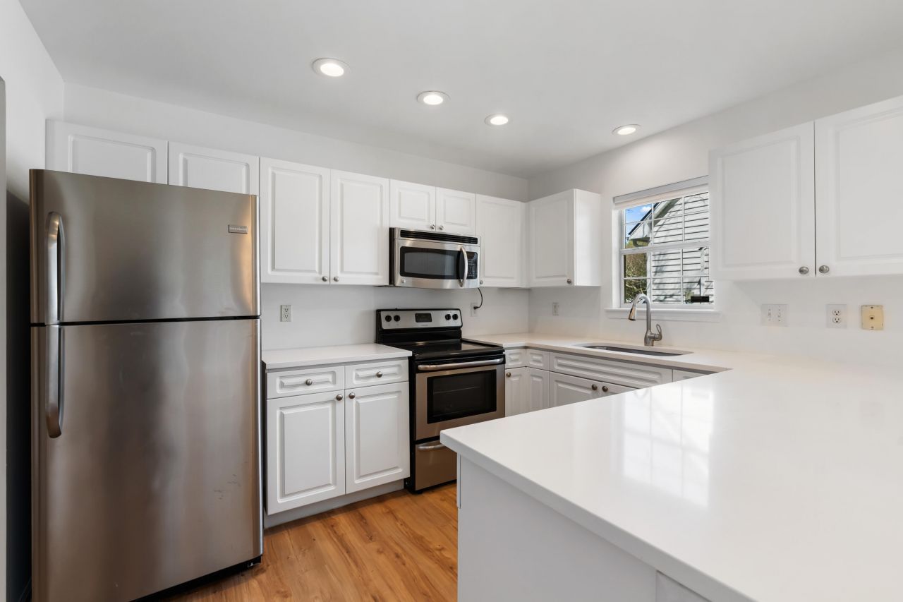 3076 Queensgate Way Photo 8