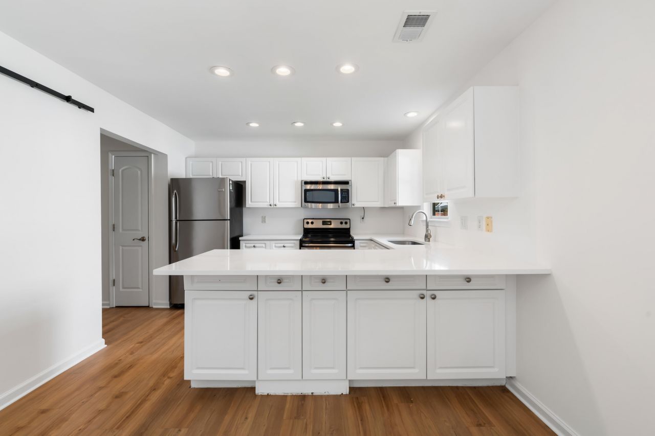 3076 Queensgate Way Photo 9