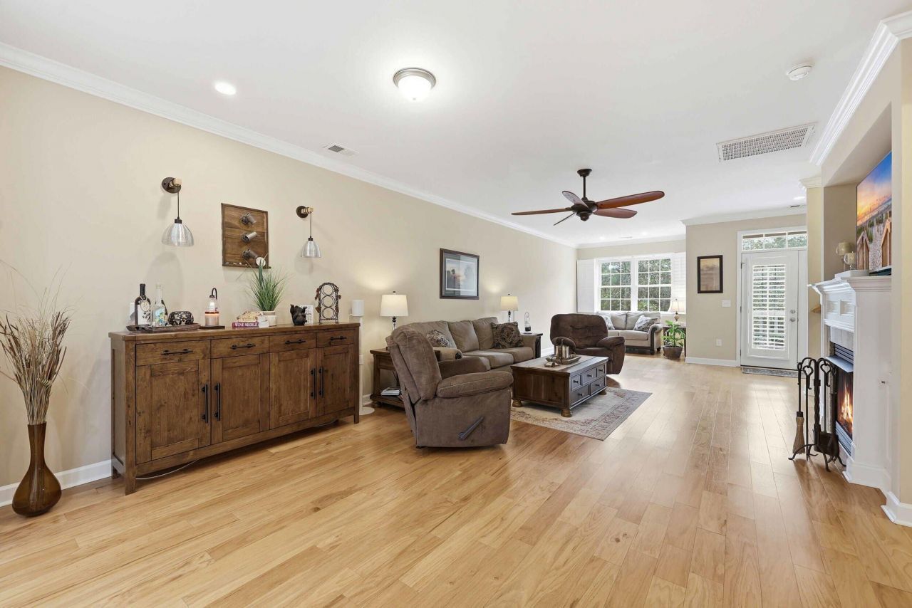 122 Oyster Bay Drive Photo 14