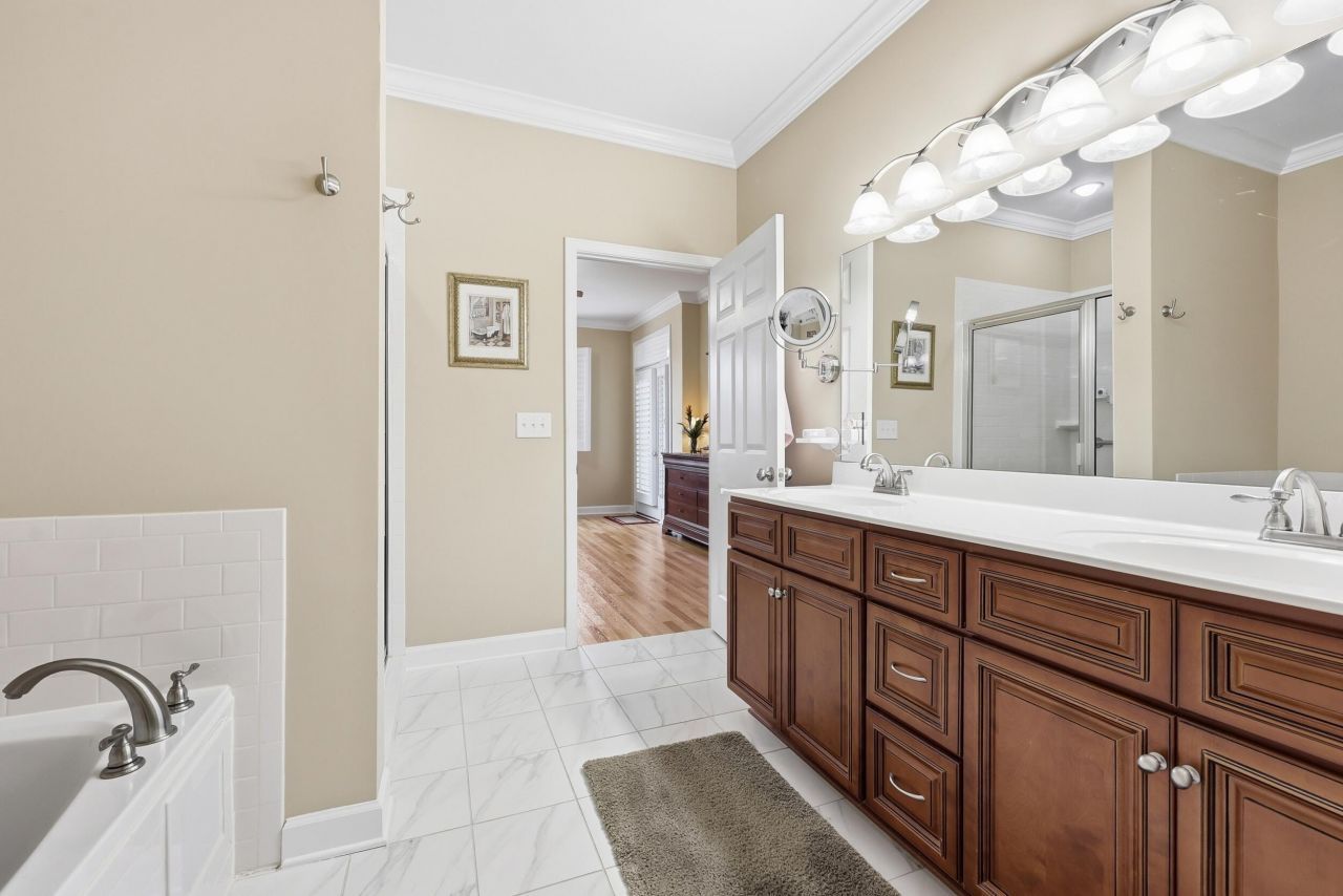 122 Oyster Bay Drive Photo 19