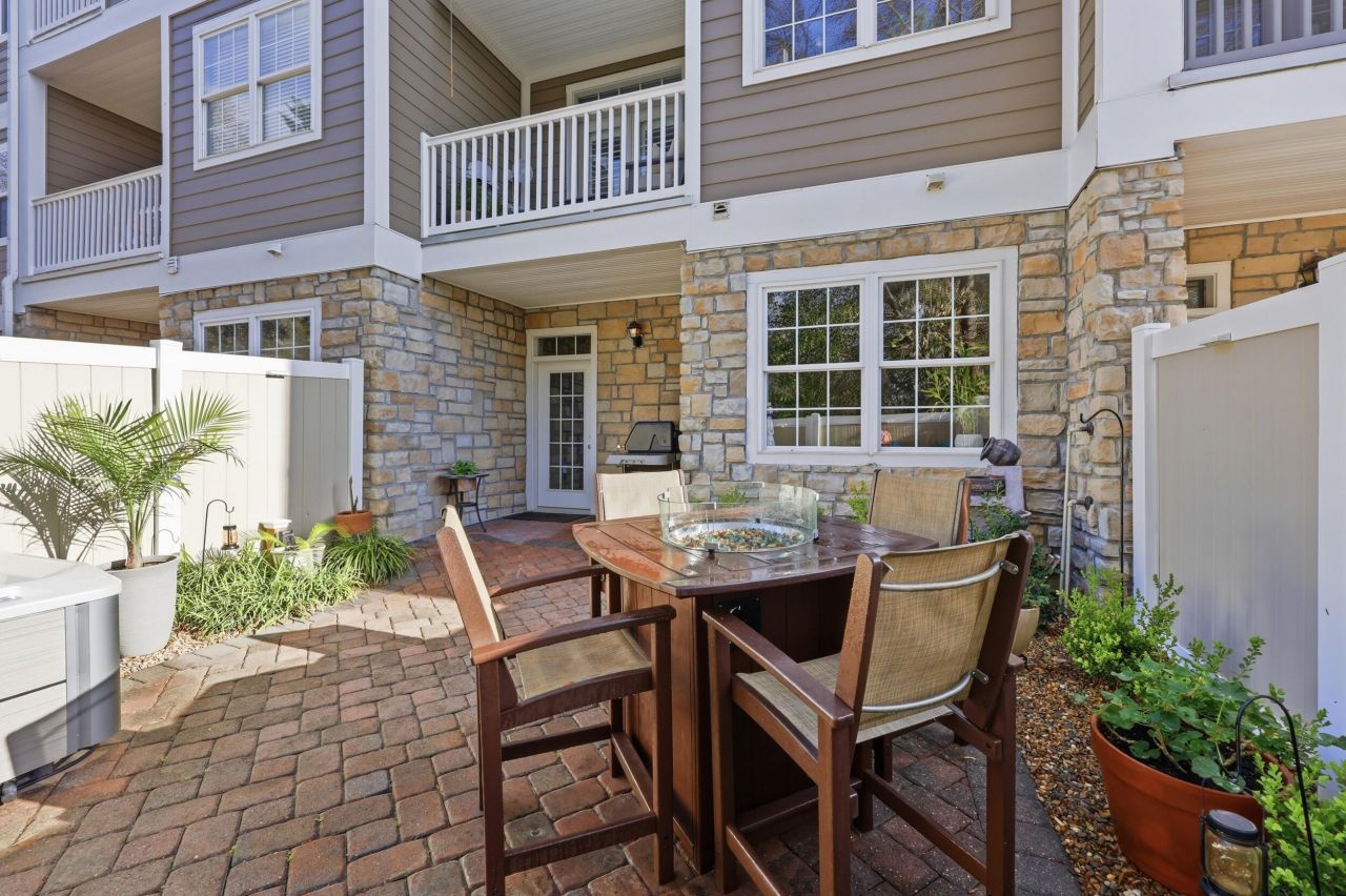 122 Oyster Bay Drive Photo 5