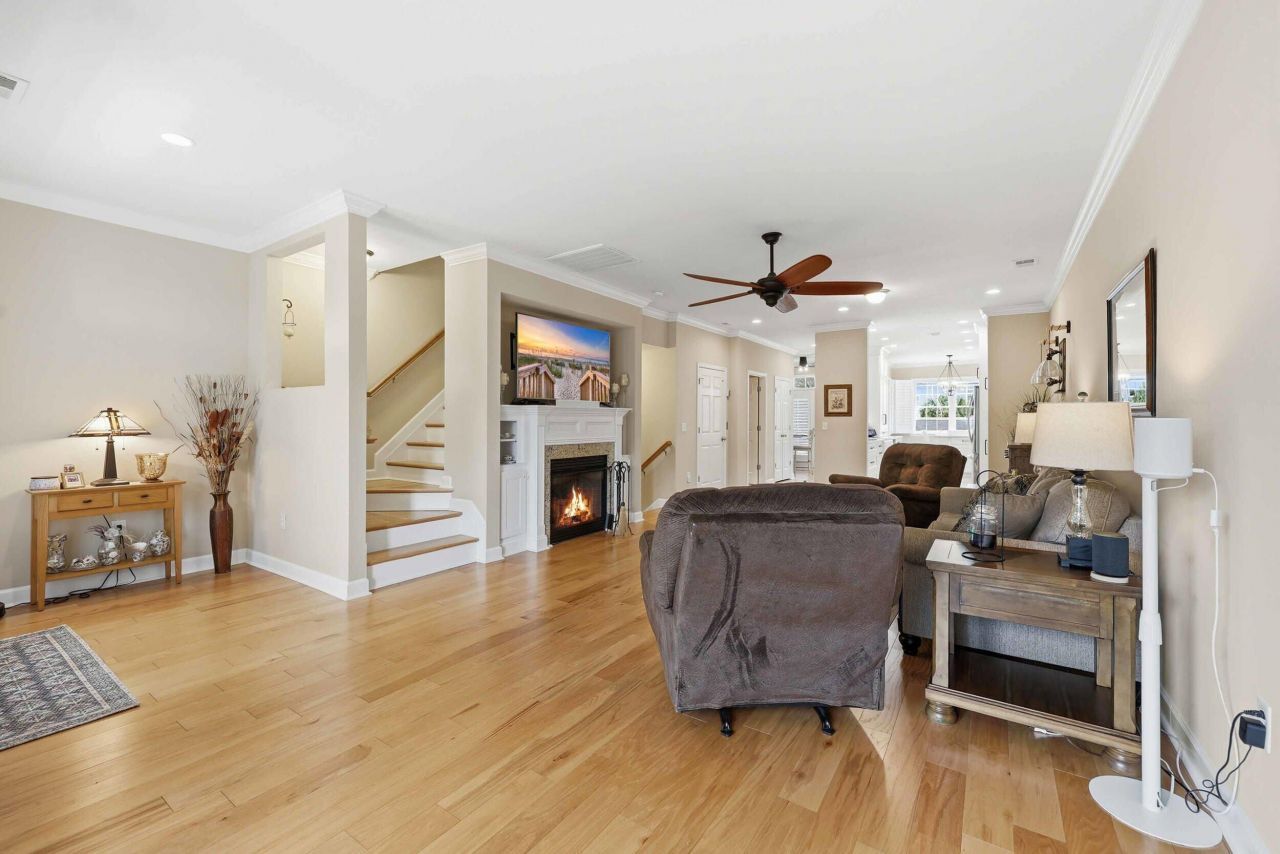 122 Oyster Bay Drive Photo 6