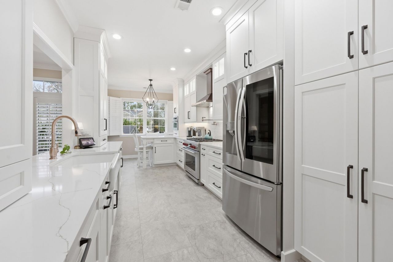 122 Oyster Bay Drive Photo 9