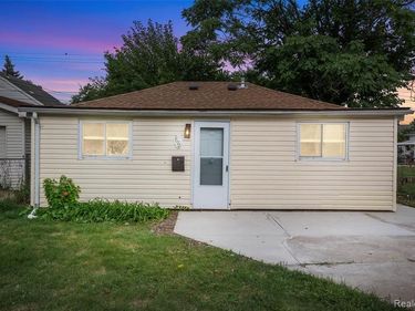 1672 Lafayette Boulevard, Lincoln Park, MI 48146