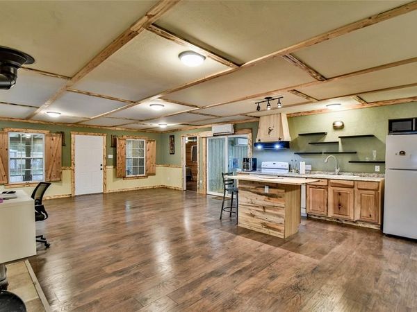 5711 Flint Drive, Granbury, TX 76048