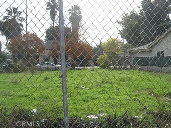 543 W. CENTER ST., Pomona, CA 91768