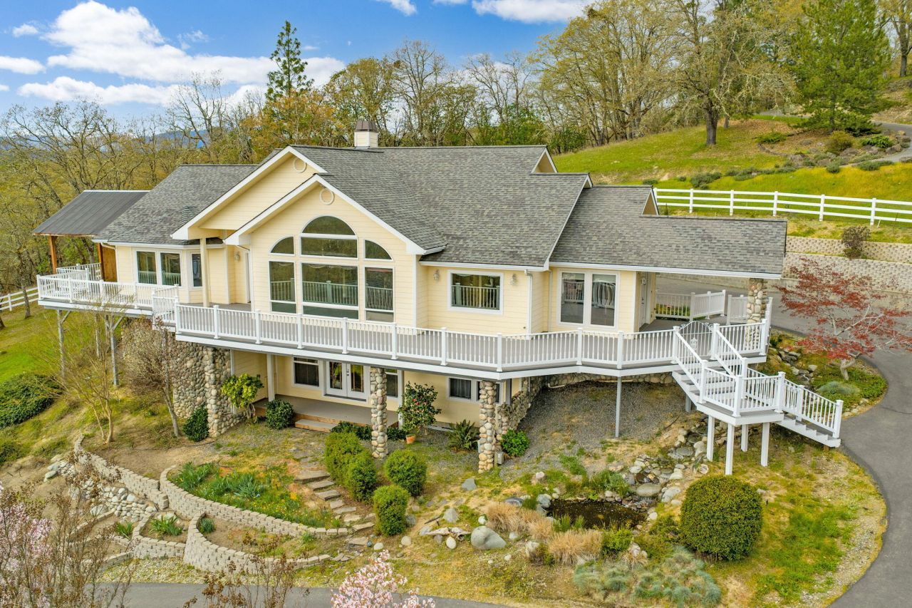 183 Azalea Drive, Merlin, OR 97532 Main Photo