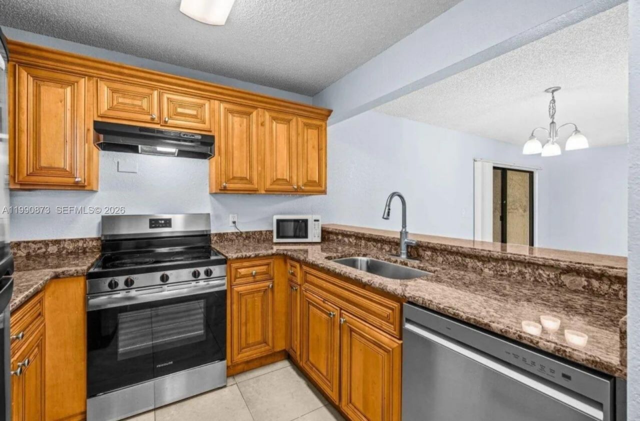 1495 Lake Crystal Dr , Unit H, West Palm Beach, FL 33411 Photo