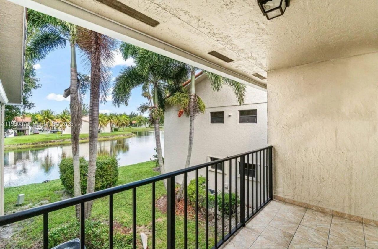 1495 Lake Crystal Dr , Unit H, West Palm Beach, FL 33411 Photo