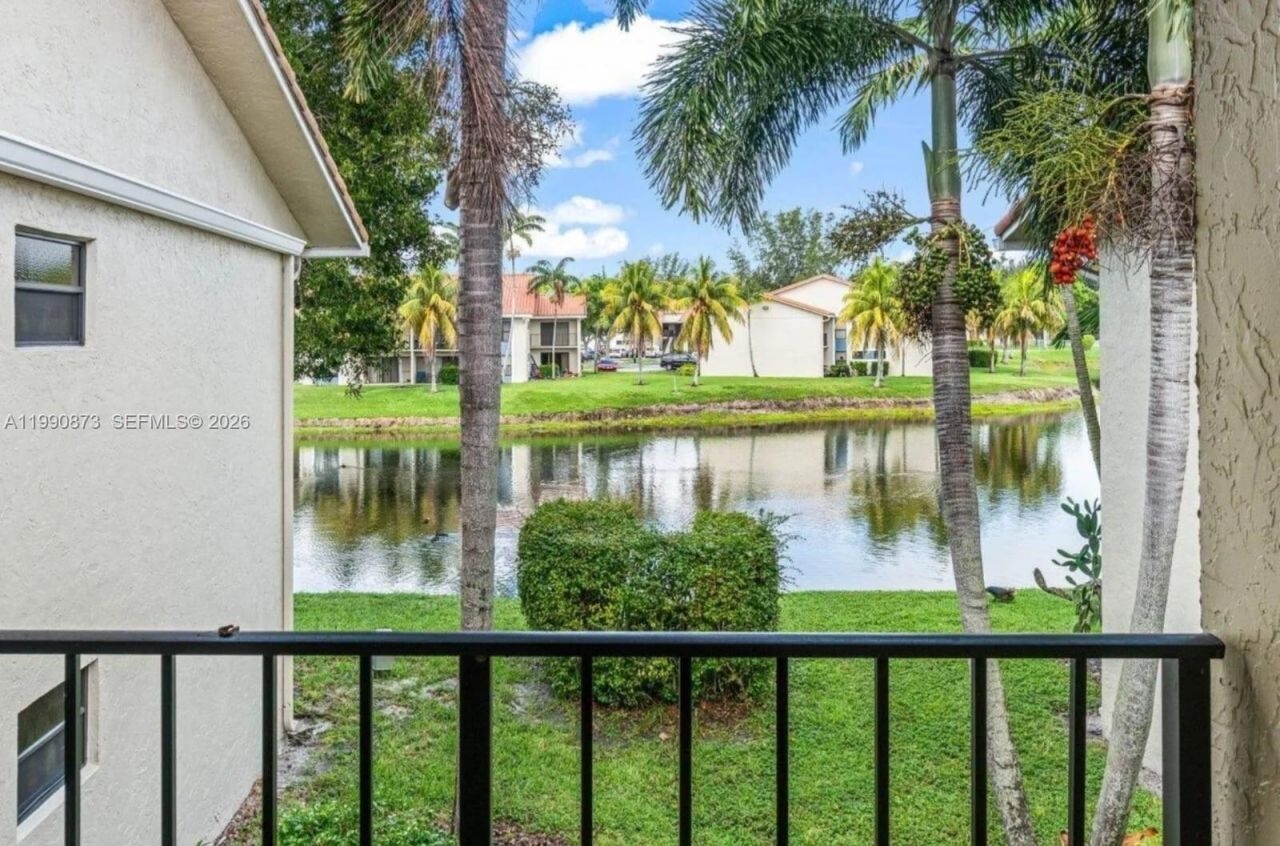 1495 Lake Crystal Dr , Unit H, West Palm Beach, FL 33411 Photo