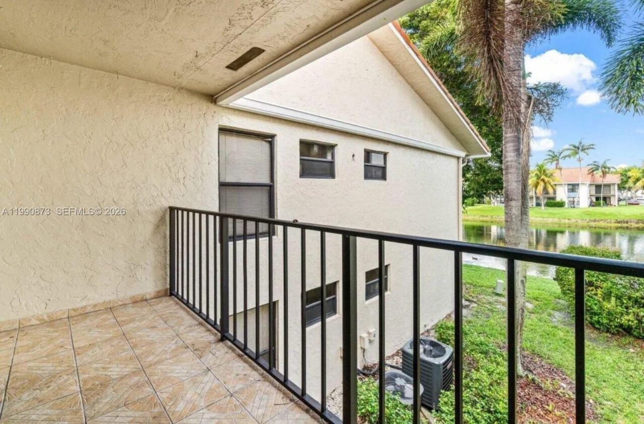 1495 Lake Crystal Dr , Unit H, West Palm Beach, FL 33411 Photo