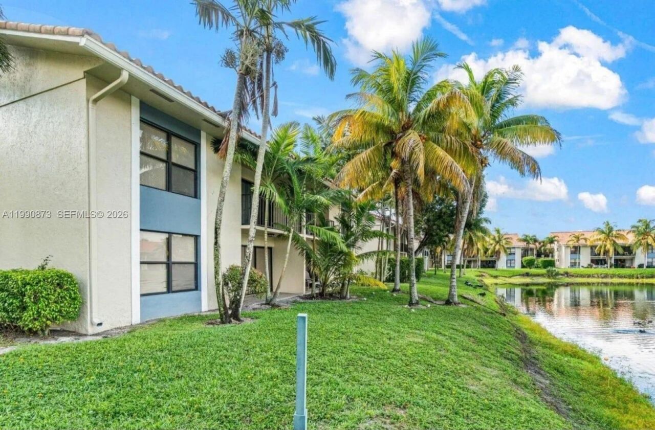 1495 Lake Crystal Dr , Unit H, West Palm Beach, FL 33411 Photo