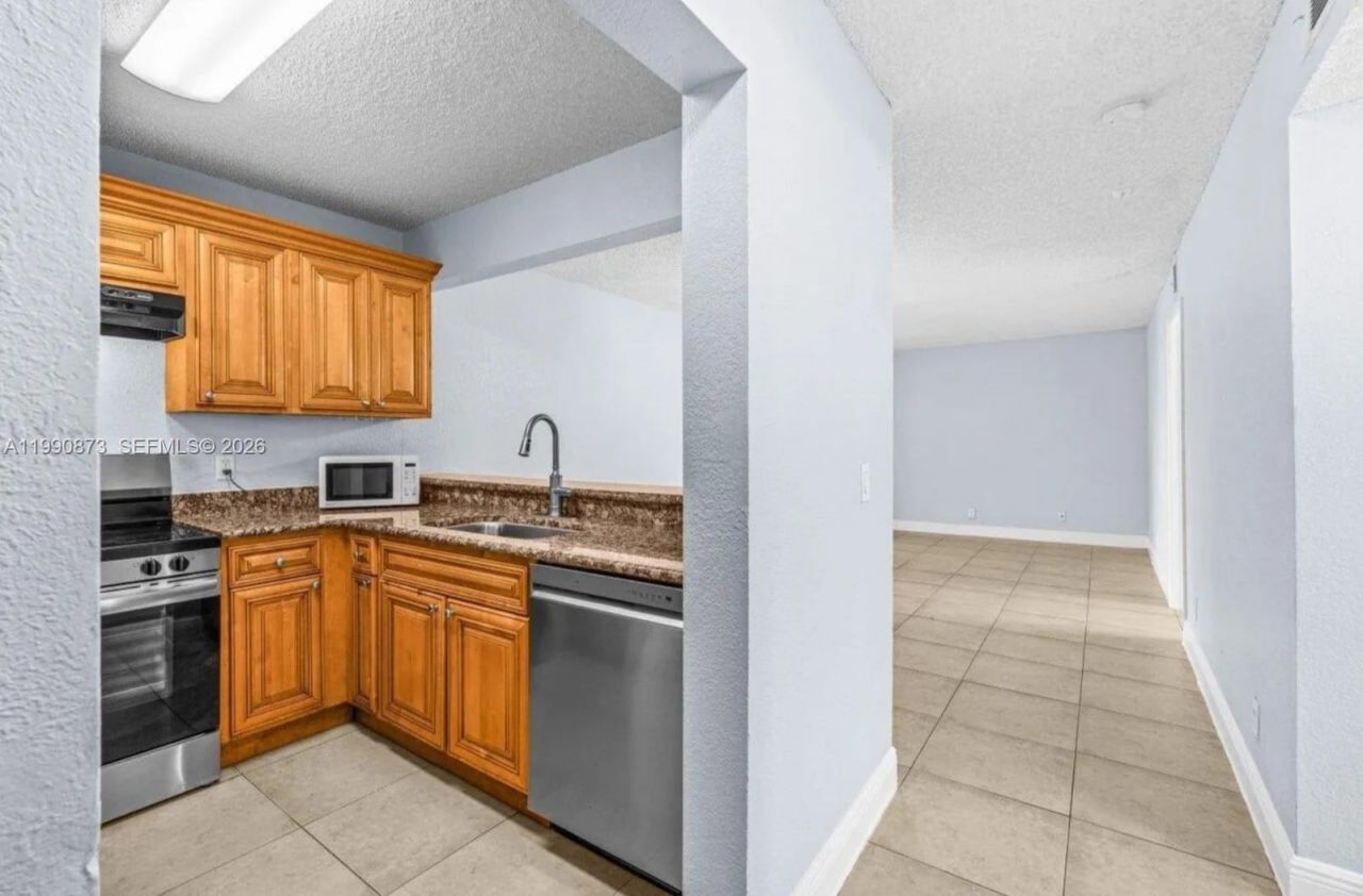 1495 Lake Crystal Dr , Unit H, West Palm Beach, FL 33411 Photo