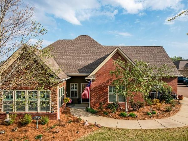 1702 Stonebridge, Oxford, MS 38655