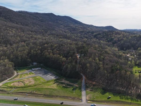 4770 E Lamar Alexander Pkwy, Walland, TN 37886