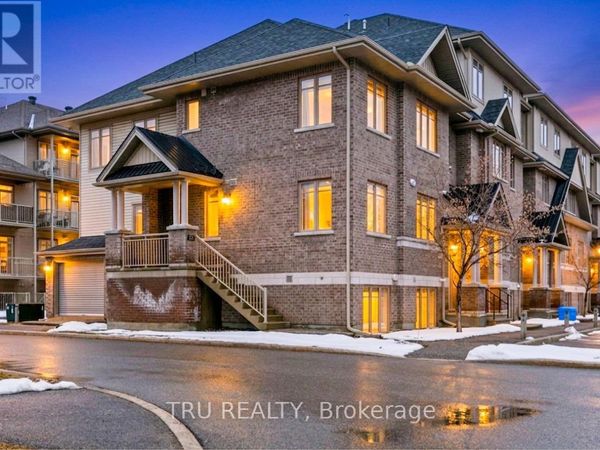 28 Tadley Private, Ottawa, ON K2J2T3