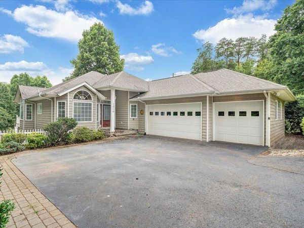 1914 Buccaneer RD, Moneta, VA 24121