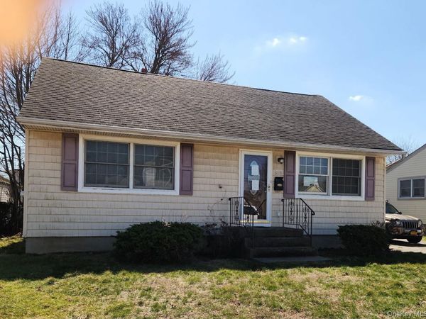 610 Bermuda Road , West Babylon, NY 11704