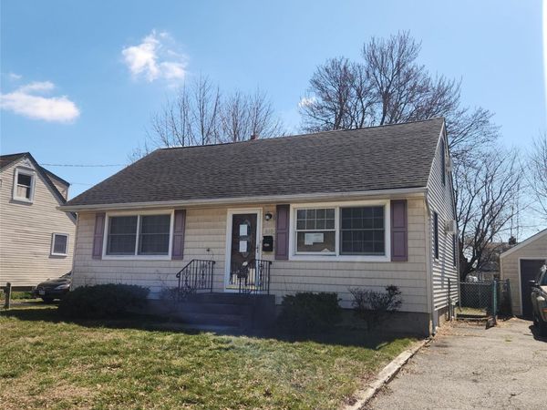 610 Bermuda Road , West Babylon, NY 11704