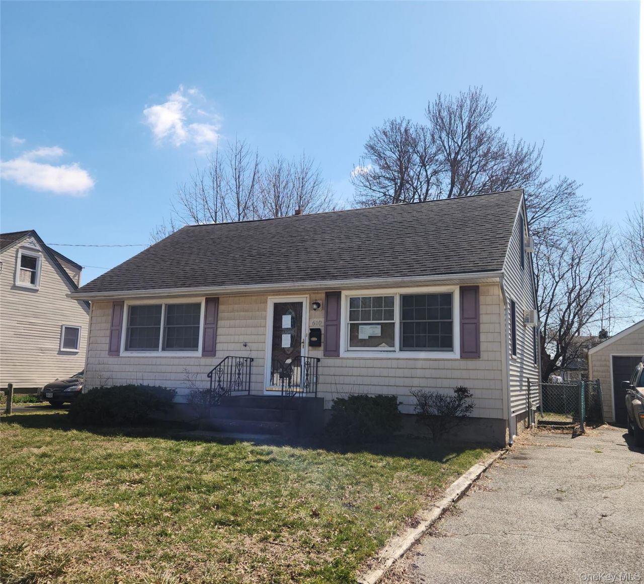 610 Bermuda Road, West Babylon, NY 11704 Main Photo