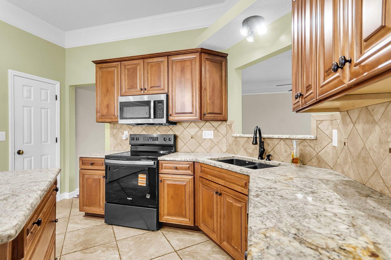 5509 Livonia Cove Photo 15