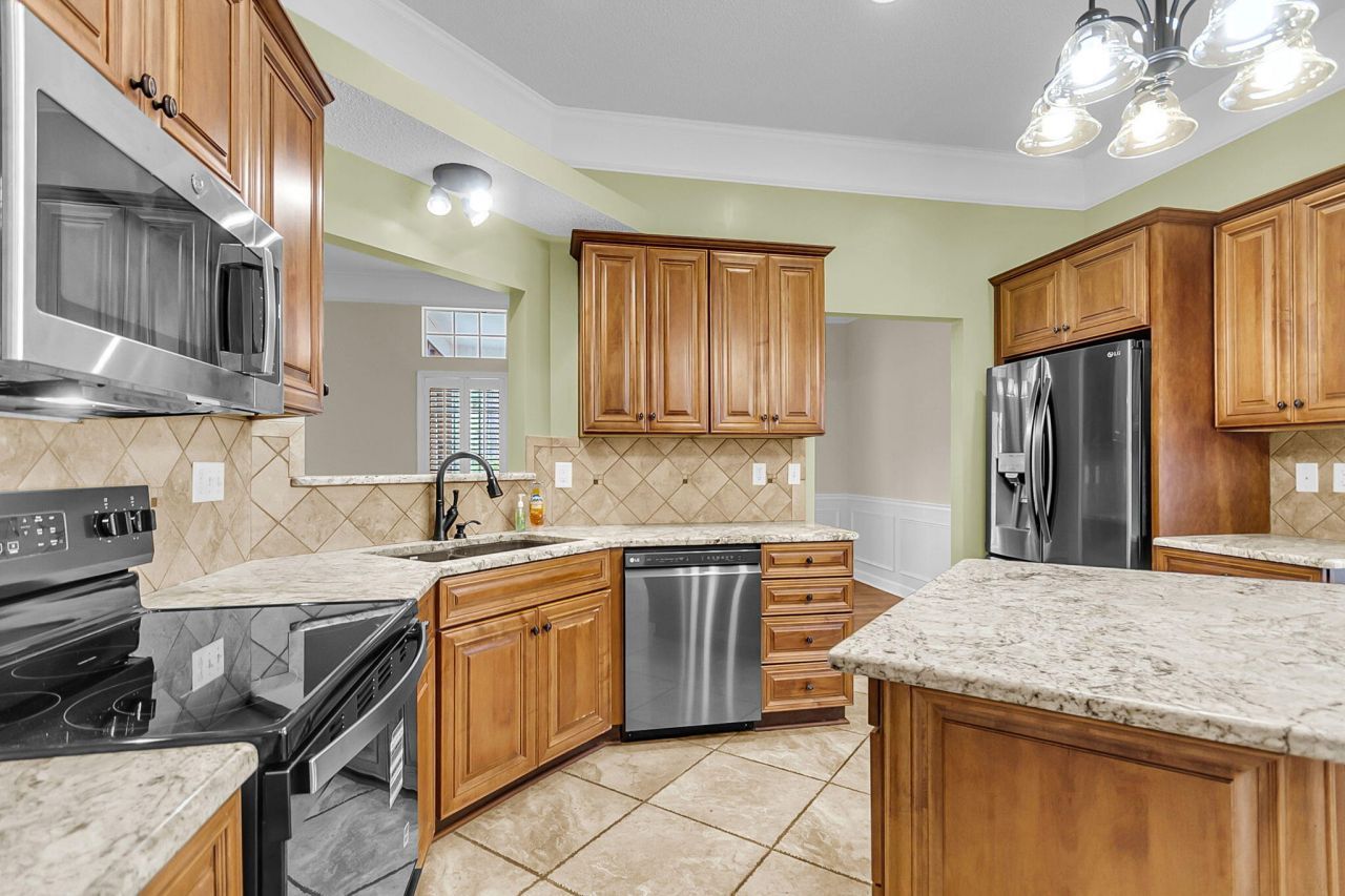 5509 Livonia Cove Photo 17