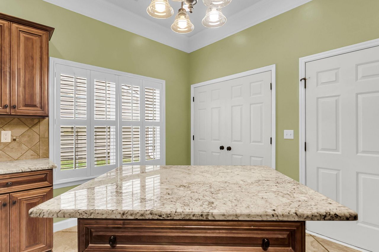 5509 Livonia Cove Photo 18