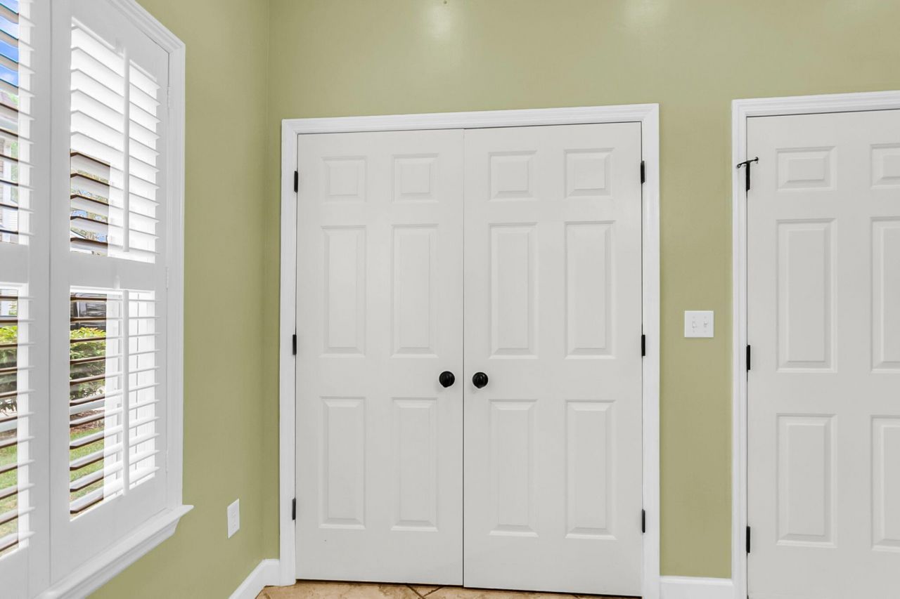 5509 Livonia Cove Photo 20