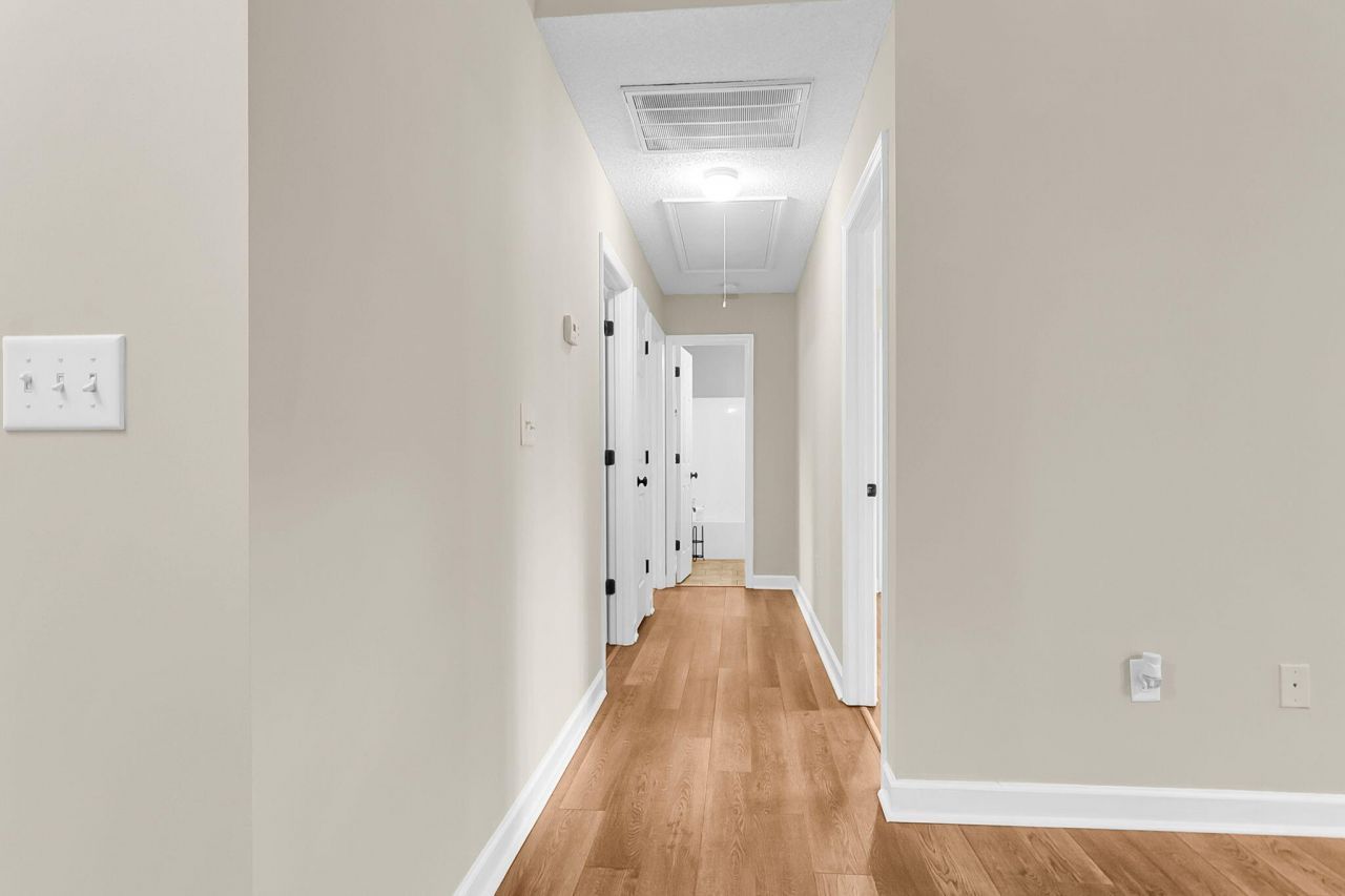 5509 Livonia Cove Photo 23