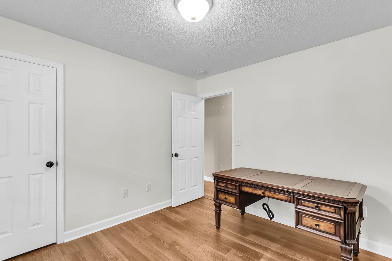 5509 Livonia Cove Photo 25