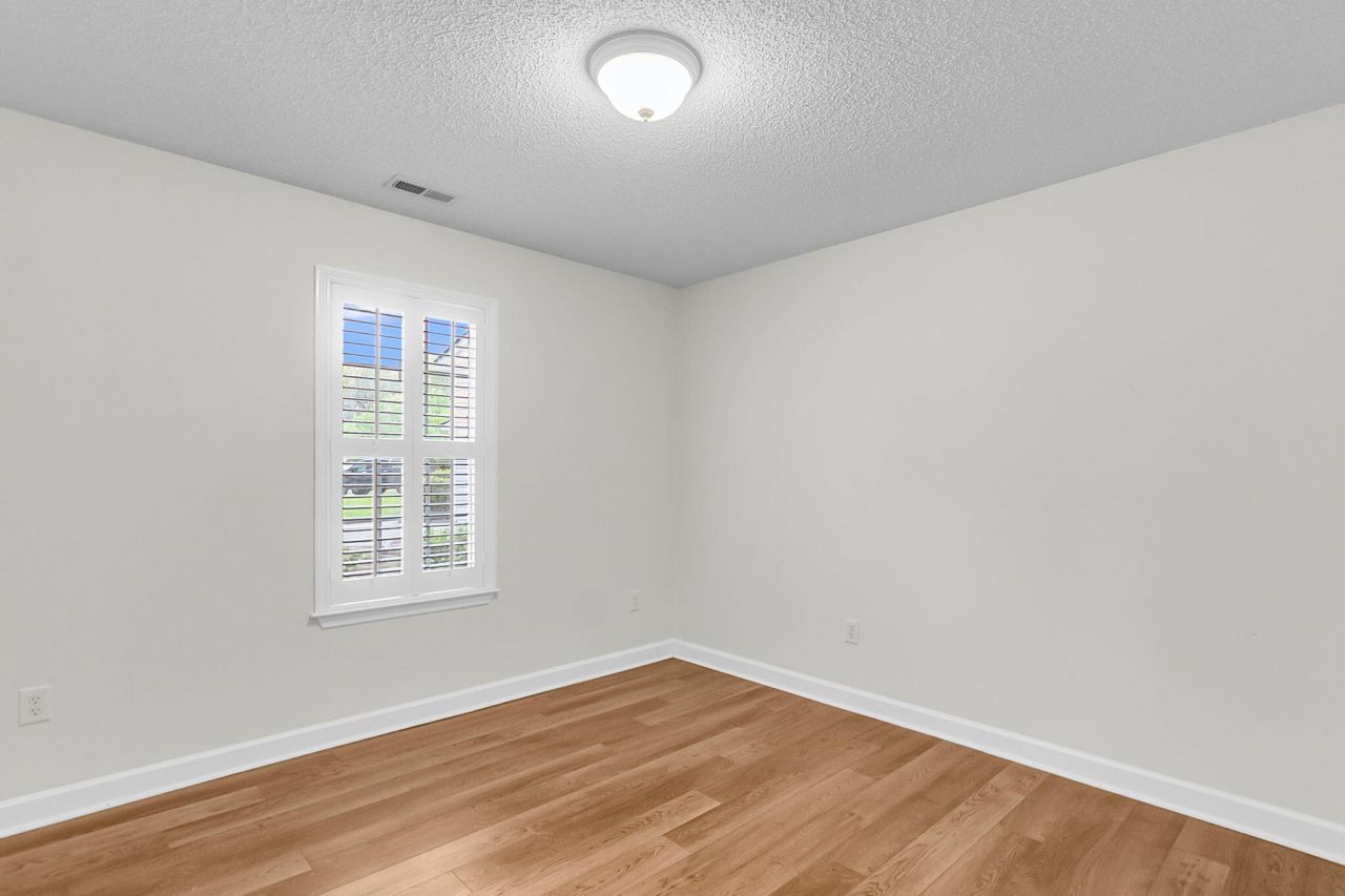 5509 Livonia Cove Photo 27