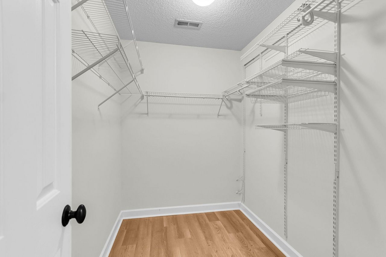 5509 Livonia Cove Photo 32