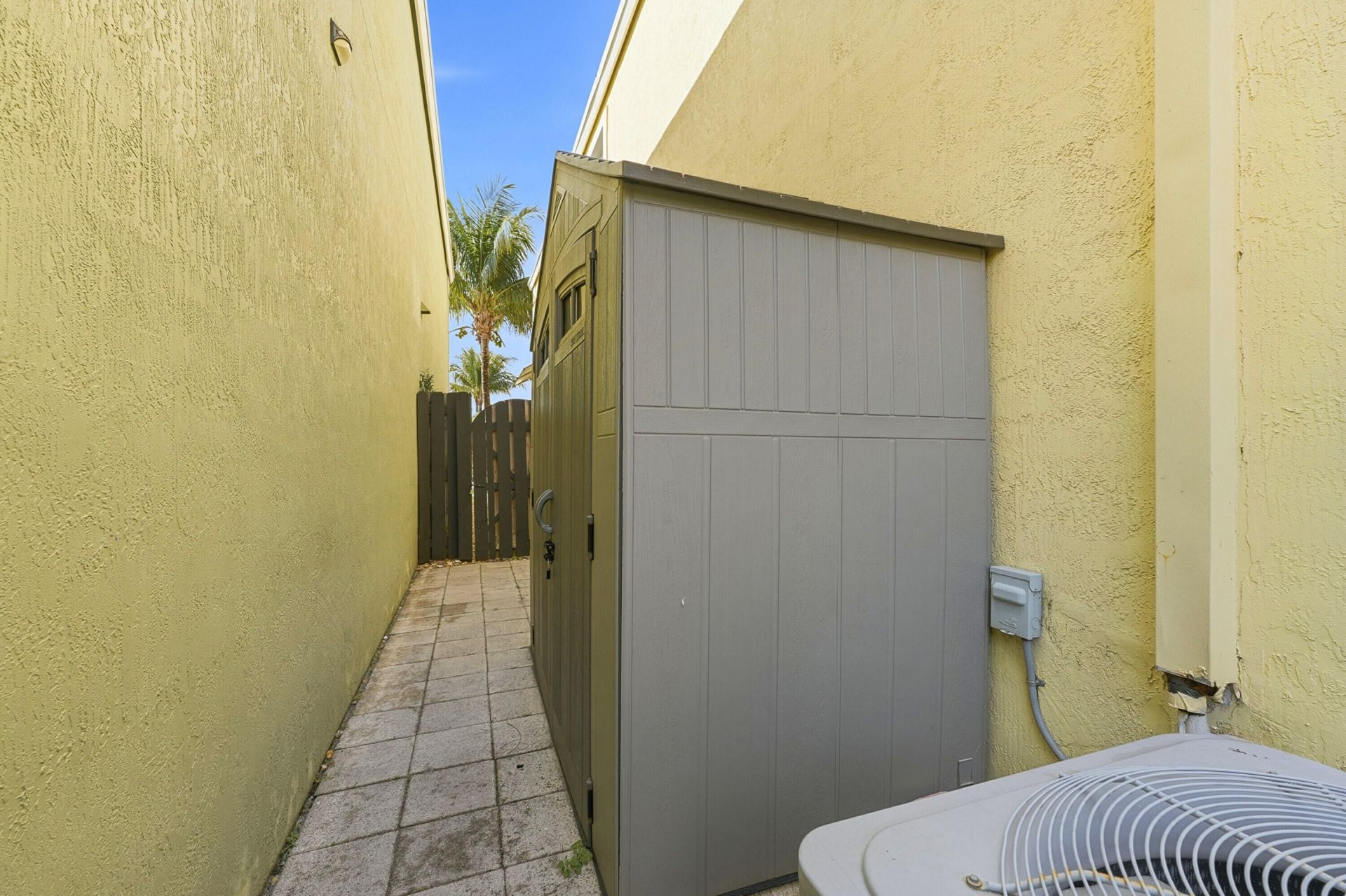 3221 Johns Place, Palm Springs, FL 33461 Photo