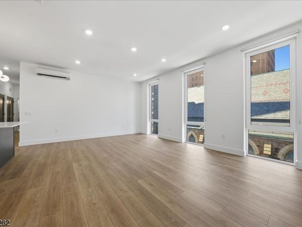 21 Lincoln Park, Newark, NJ 07102