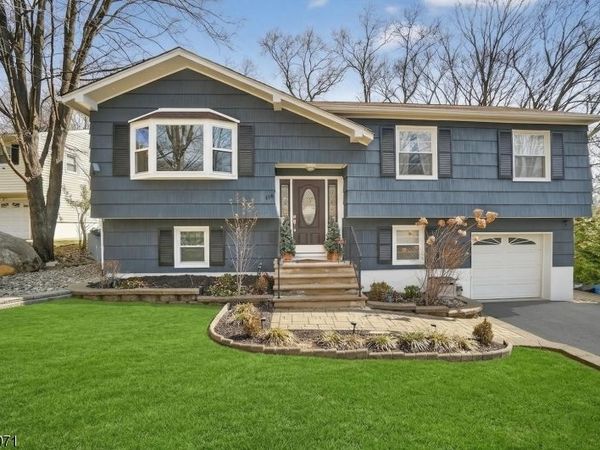 116 Star Lake Rd, Bloomingdale, NJ 07403