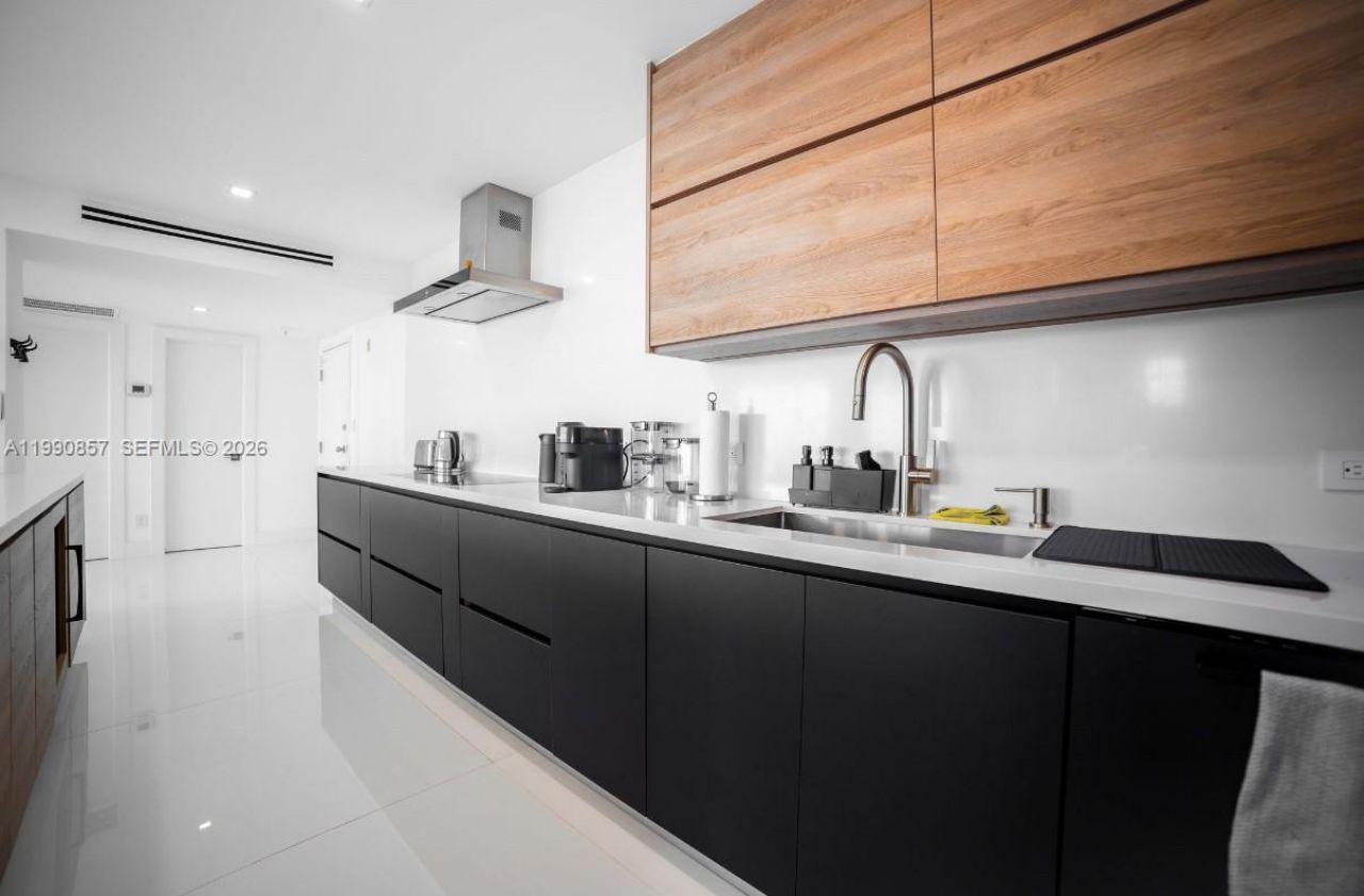 5600 Collins Ave , Unit 14K, Miami Beach, FL 33140 Photo