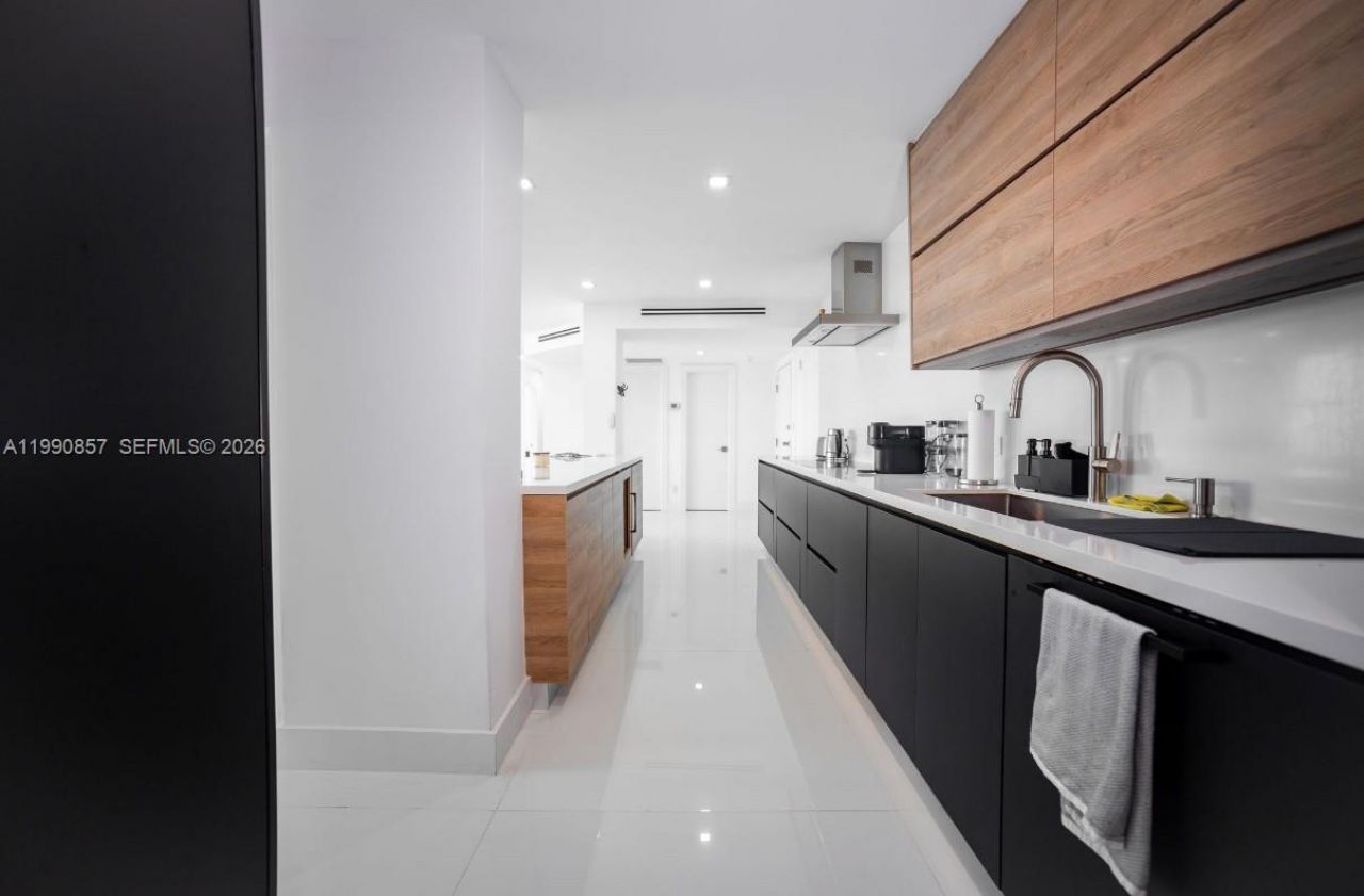 5600 Collins Ave , Unit 14K, Miami Beach, FL 33140 Photo