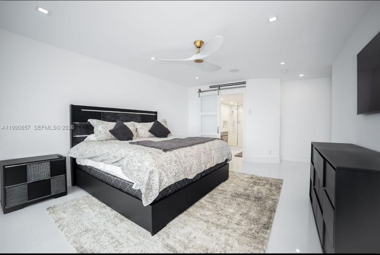 5600 Collins Ave , Unit 14K, Miami Beach, FL 33140 Photo