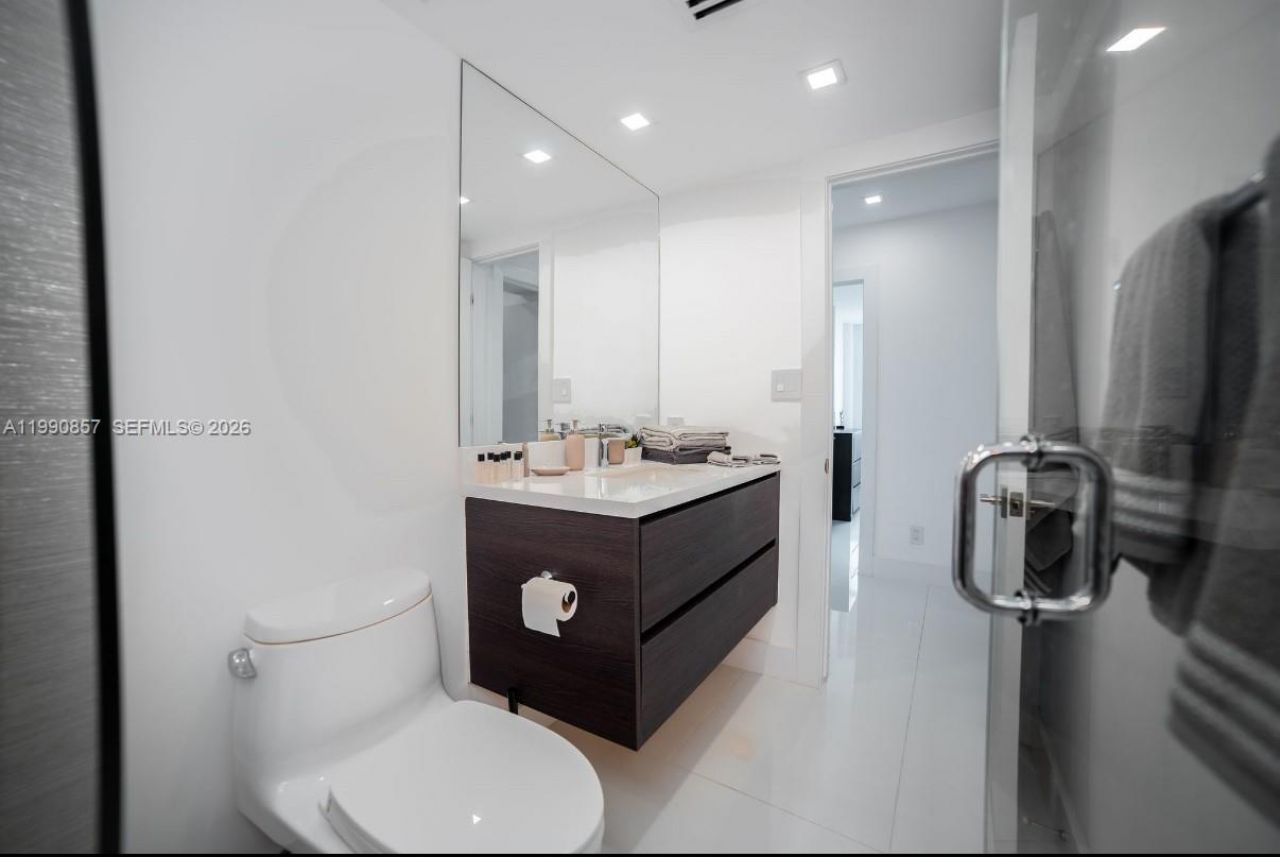 5600 Collins Ave , Unit 14K, Miami Beach, FL 33140 Photo