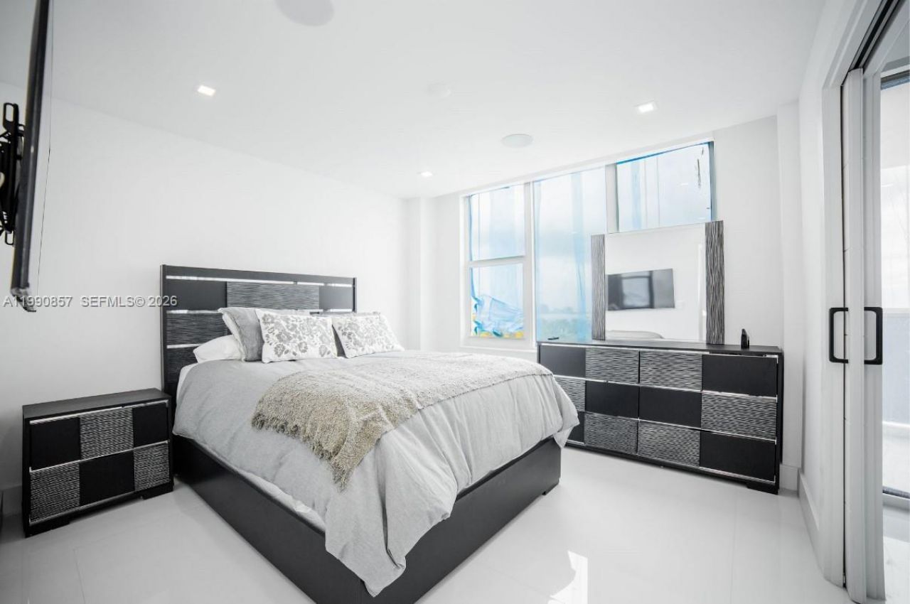 5600 Collins Ave , Unit 14K, Miami Beach, FL 33140 Photo