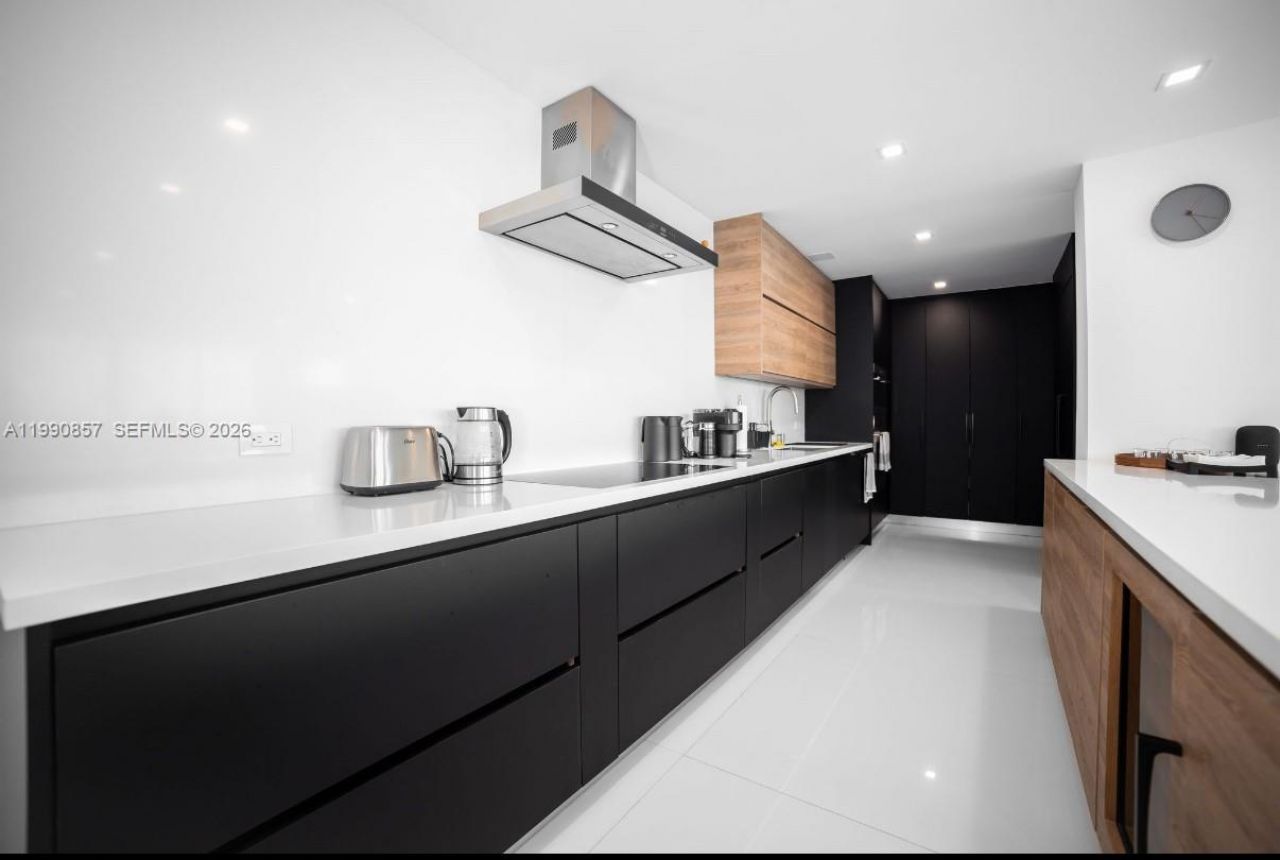 5600 Collins Ave , Unit 14K, Miami Beach, FL 33140 Photo