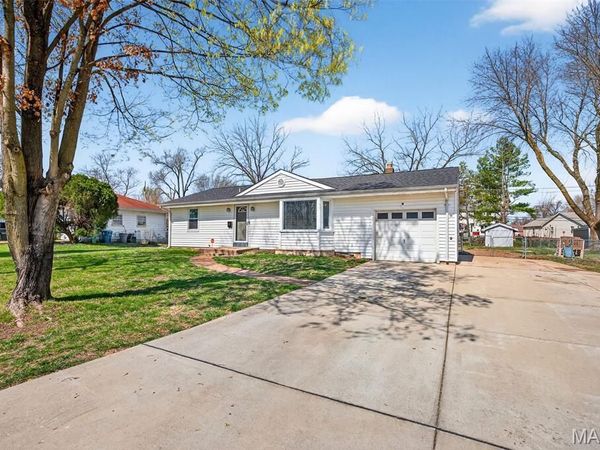 5 Kenwood Drive, Hazelwood, MO 63042