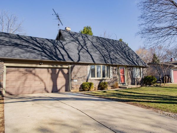 938 Aberdeen Drive , Crystal Lake, IL 60014