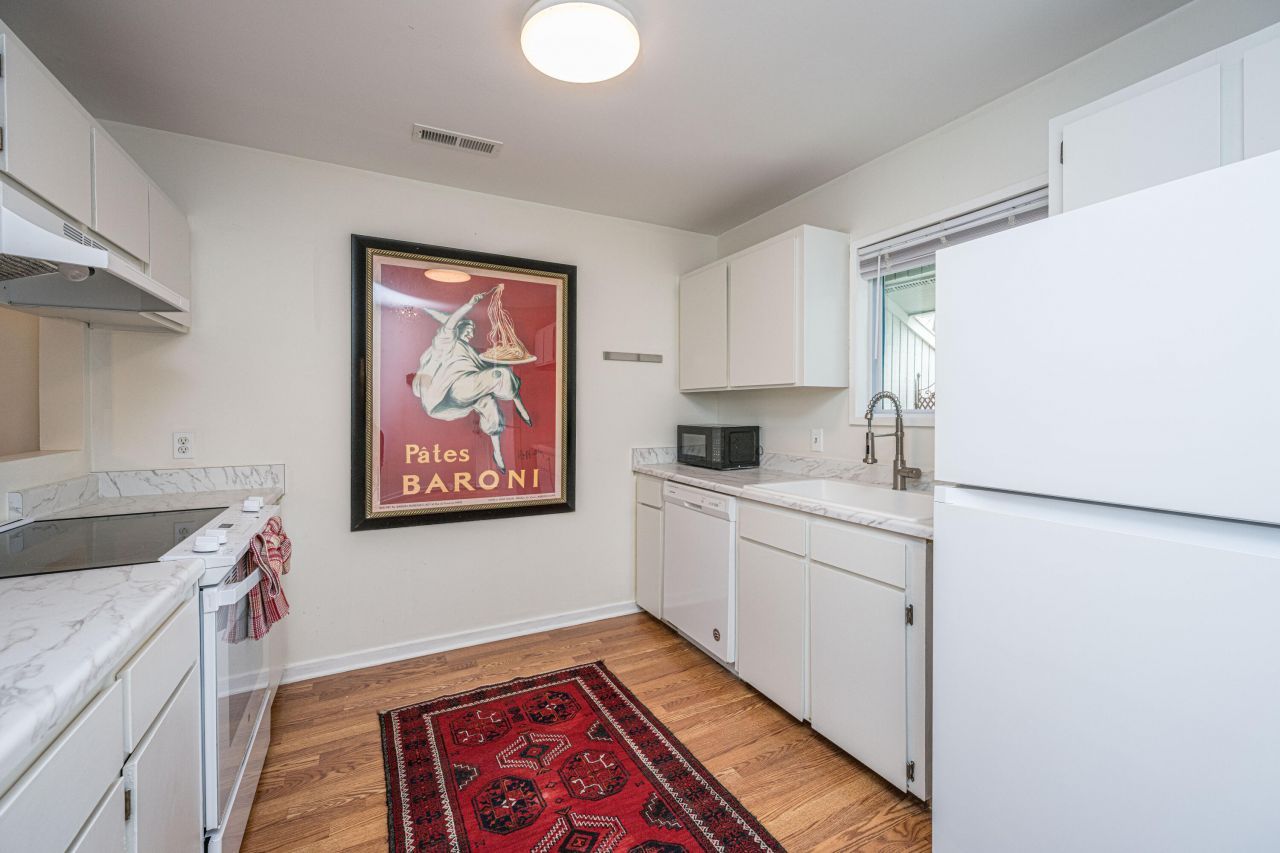 2745 Jobee Drive Photo 6