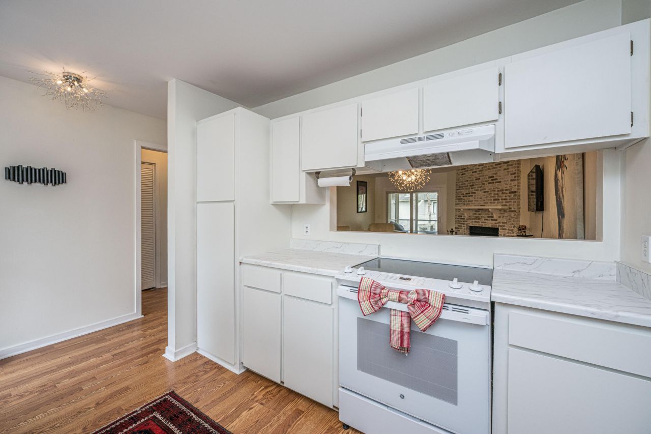 2745 Jobee Drive Photo 8