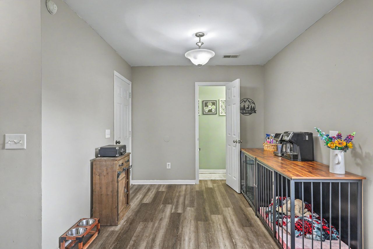 120 Tyron Road Photo 14