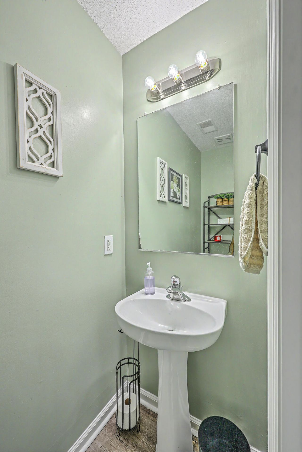 120 Tyron Road Photo 16