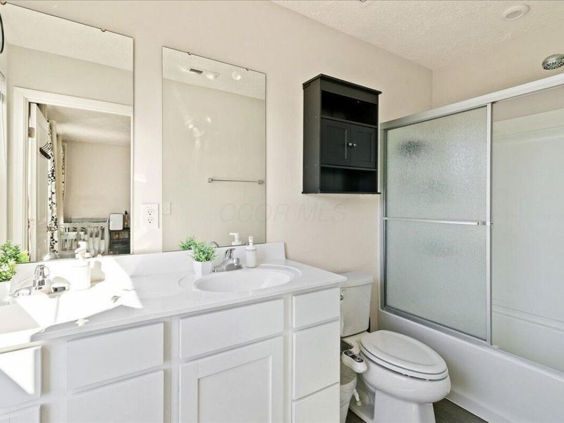 8586 Greengate Boulevard, Canal Winchester, OH 43110 Photo 18