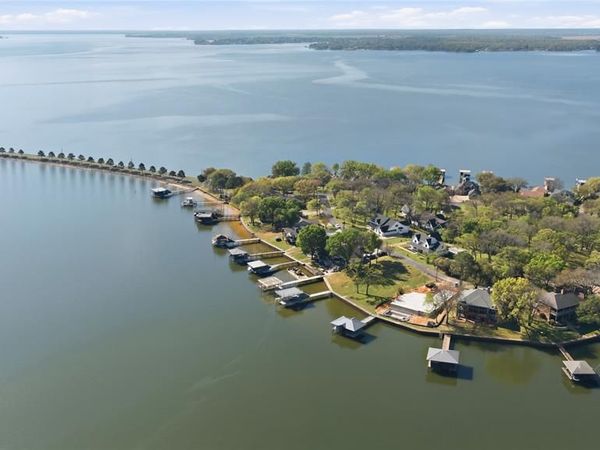 648 Enchanted Isles Drive, Mabank, TX 75156