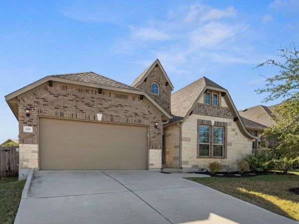 105 W Highfield ST, Hutto, TX 78634